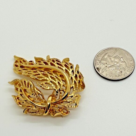VTG Crown Trifari Goldtone Textured Openwork Leaf Brooch Modernist MCM Old Money - Picture 4 of 9